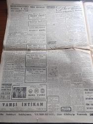 Cumhuriyet Gazetesi - 9 Aralık 1954 - Evvelki Günkü Hadiselerin Tekerrürüne Karşı Tedbirler - Hüseyin Cahit Yalçın'ın Dün Geri Verilen Büyü Resmi Fotoğraf - Cumhuriyet Halk Partisinin Hüseyin Cahit Yalçın İçin Yaptığı Toplantı - Libyaya Türk Silahı - Her Subaya Yabancı Bir Dil Öğretilecek - İstanbul'da Çevrilecek Olan Renkli Amerikan Filmi Fotoğraf - Yanan Ormanlarda 50 Gün 9 Röportajı Yapan Yaşar Kemal - Frengiyi Önleyecek Aşı Bulundu - Merhamet Yazan Nicholas Monsarrat Yazı Dizisi - Komünist Çin Tehdit Ediyor - Roma Tatili Başrolde Audrey Hepburn Gregory Peck Lale Ar Ve Elhamra Sinemasında - Fenerbahçe Beyoğluspor'u Rekor Yaparak 8 0 Yendi - Basketbol Lig Maçları Başlıyor - Dünya Ağır Sıklet Boks Şampiyonası - Zoraki Diplomat Yazan Yakup Kadri Karaosmanoğlu Yazı Dizisi - Churchill'in Portresi Avam Kamarasını Ve Hatta İngiltereyi İkiye Ayırdı - Tarihe Geçmiş Büyük Aşklar Tutankamon Ve Nefertitinin Kızı Çeviren Mazhar Kunt - Demirbank - Doğubank - Necipbey Diş Macunu - Nestle Çikolata