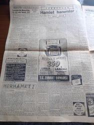 Cumhuriyet Gazetesi - 11 Aralık 1954 - Yeni Bir Çıkmaz Olmasın Yazan Nadir Nadi Başmakale - Amerikan Kongresi Atom Komitesi Ankara'ya Geliyor - Türk Arap Münasebetlerine Dair Fuat Köprülü'nün Beyanatı - 10 Senelik Milli Sağlık Programı - Postada Büyük Bir Hırsızlık - Yanan Ormanlarda 50 Gün 11 Röportajı Yapan Yaşar Kemal Yazı Dizisi - Levent'te 264, Koşuyolunda 145 Evin İnşaatı Bitti - Hamlet Hanımlar Yazan A. Adnan Adıvar - Avrupa Birliği Genişleyecek Mi - Üniformalı Casuslar Yazan Ömer Sami Coşar - Meşhur Orkestra Şefi Armani Öldü - Dayak Faslı Yazan Burhan Felek - Türk Fin Millî Güreş Takımları Karşılaşıyor - Galatasaray Kulübü Kongresi - Basketbol Lig Maçları Başlarken Yazan Cem Atabeyoğlu - İstanbul Ankara Radyosu Programı - Beşiktaş Adalet Maçı - Zoraki Diplomat Yazan Yakup Kadri Karaosmanoğlu Yazı Dizisi - Tarihe Geçmiş Büyük Aşklar Romeo Ve Juliet Çeviren Mazhar Kunt - Edison Ampül - Meral Polat Güler Can Celal Adanalı Cazibe Temiziçli Küçük Bebek Yalı Gazinosunda - Altın Evler