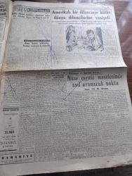 Cumhuriyet Gazetesi - 11 Aralık 1954 - Yeni Bir Çıkmaz Olmasın Yazan Nadir Nadi Başmakale - Amerikan Kongresi Atom Komitesi Ankara'ya Geliyor - Türk Arap Münasebetlerine Dair Fuat Köprülü'nün Beyanatı - 10 Senelik Milli Sağlık Programı - Postada Büyük Bir Hırsızlık - Yanan Ormanlarda 50 Gün 11 Röportajı Yapan Yaşar Kemal Yazı Dizisi - Levent'te 264, Koşuyolunda 145 Evin İnşaatı Bitti - Hamlet Hanımlar Yazan A. Adnan Adıvar - Avrupa Birliği Genişleyecek Mi - Üniformalı Casuslar Yazan Ömer Sami Coşar - Meşhur Orkestra Şefi Armani Öldü - Dayak Faslı Yazan Burhan Felek - Türk Fin Millî Güreş Takımları Karşılaşıyor - Galatasaray Kulübü Kongresi - Basketbol Lig Maçları Başlarken Yazan Cem Atabeyoğlu - İstanbul Ankara Radyosu Programı - Beşiktaş Adalet Maçı - Zoraki Diplomat Yazan Yakup Kadri Karaosmanoğlu Yazı Dizisi - Tarihe Geçmiş Büyük Aşklar Romeo Ve Juliet Çeviren Mazhar Kunt - Edison Ampül - Meral Polat Güler Can Celal Adanalı Cazibe Temiziçli Küçük Bebek Yalı Gazinosunda - Altın Evler