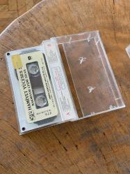 HAMİYET YÜCESES - BAKMIYOR ÇEŞMİ SİYAH - KASET