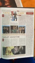 SİNEMA HAFTALIK ANTRAKT GAZETESİ - 26 AĞUSTOS – 01 EYLÜL 2005 - NICOLE KIDMAN - WILL FERRELL - SHIRLEY MACLAINE - MICHAEL CAINE - JASON SCHWARTZMAN - KRISTIN CHENOWETH - HEATHER BURNS - JIM TURNER - STEPHEN COLBERT - DAVID ALAN GRIER - STEVE CARELL - GEORGE FENTON - TIA NOLAN - NEIL SPISAK - JAMES W. SKOTCHDOPOLE - STEVEN H. BERMAN - BOBBY COHEN - DOUGLAS WICK - LUCY FISHER - PENNY MARSHALL - NORA EPHRON - DELIA EPHRON - EMMANUELLE BEART - CHARLES BERLING - DOMINIQUE BLANE - JACQUES BONNAFFÉ - MATHIEU DEMY - STANISLAS MERHAR - TOM NOVEMBRE - JULIE DEPARDIEU - SARA FORESTIER - CLÉMENT SIBONY - PATRICK TIMSIT - REHA ERDEM - TANER BİRSEL - BÜLENT EMİN YARAR - TİLBE SARAN - CÜNEYT TÜREL - SEVİNÇ ERBULAK  BAŞLIKLAR: TATLI CADI - TERKETME SANATI - ISKELET ANAHTAR - 5 VAKİT - KORKUYORUM ANNE - ALTIN PORTAKAL AFİŞ YARIŞMASI - KARLOVY VARY’DE TÜRK SİNEMASI - BELGESEL FESTİVALİ - ULUBURUN II - AVRUPA BİRLİĞİ VE BALIKÇILIK - MARIA BELLO DOSYASI  FİLMLER: BEWITCHED - THE ART OF BREAKING - 14 SAYFA