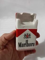 Marlboro sigara paketi formunda porselen küllük
