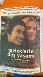 SİNEMA HAFTALIK ANTRAKT GAZETESİ -  4 ŞUBAT 1999   -  KİŞİLER: WESLEY SNIPES - STEPHEN DORFF - KRIS KRISTOFFERSON - N'BUSHE WRIGHT - DONAL LOGUE - SANJA MILKOVICH HAYS - MARK ISHAM - PAUL RUBELL - KIRK M. PETRUCCELLI - THEO VAN DE SANDE - STAN LEE - AVI ARAD - JOSEPH CALAMARI - DAVID S. GOYER - STEPHEN NORRINGTON - YILMAZ GÜNEY - ŞERİF GÖREN - FAMKE JANSSEN - JEFF GOLDBLUM - PIERCE BROSNAN - MICHAEL DOUGLAS - MERYL STREEP - AGÂH ÖZGÜÇ - ZEKİ ÖKTEN - DENZEL WASHINGTON - RON HOWARD - BILL PAXTON - MUHAMMED ALİ - WILL SMITH - BARRY SONNENFELD - MIMI LEDER  BAŞLIKLAR: BLADE VİZYONDA - YOL YENİDEN SALONLARDA - SİNEMA GÜNLERİ ETKİNLİĞİ - AZİZ NESİN EMEK ÖDÜLÜ - HOLLYWOOD YILDIZLARI - SİNEMA VE VAROLUŞ - VAMPİR MİTOSU - TİTANİC VAKASI - OSCAR YARIŞI - SINEMA SANATI VE ESTETİK - SINEMA YAZARI ÖDÜLLERİ  FİLMLER: BLADE - YOL - VAMPİRLE GÖRÜŞME - FATHERS AND SONS - LORD OF ILLUSIONS - GOLDEN EYE - CITY OF INDUSTRY - DEEP RISING - RPM - NOOSE - ROUNDERS - THE GINGERBREAD MAN - FINDING  -  14 SAYFA