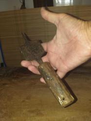 üzeri bezemeli , demir, dokuma el aleti...