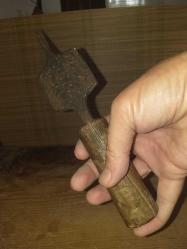 üzeri bezemeli , demir, dokuma el aleti...