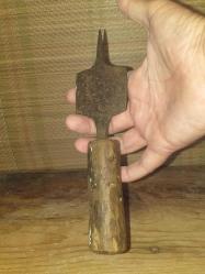 üzeri bezemeli , demir, dokuma el aleti...