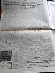 Cumhuriyet Gazetesi - 5 Ocak 1951 - Bütçe Tartışmaları Cumhuriyet Başmakale - Celal Bayar Ve Başbakan Adnan Menderes Dün İstanbul'a Geldi Fotoğraf - Milletlerarası Mülteci Teşkilatı Heyeti Geldi Fotoğraf - Devlet Bakanı Fevzi Lütfi Karaosmanoğlu Bugün Almanya'ya Gidiyor - Çinliler İle Anlaşmak İçin Yeni Teşebbüsler - Başkan Truman İyimser - Seul Şehri Alevler İçinde - Korgeneral Şahap Gürler Tokyo Hastaneleri Ziyareti Esnasında Yaralı Bir Erimizle Görüşürken Fotoğrafı - Tarsus Gemisi İle Getirilen Kürkler - Pazartesi Kore'den İki Yaralımız Geliyor - Bahar Yazdan Sonra Geldi Nakleden Vahdet Gültekin Yazı Dizisi - Boksör Joe Louis Rakibini Perişan Etti - Kore'den Resimler - Şahap Gürler Tokyo Hastahanesinde Bir Kahramanın Elini Sıkıyor - İstanbul Ankara Radyosu Programı - Kore'den Türkiye'dekilere Mektup - Türkiye'den Koredekilere Mektup - Asya'nın Perde Arkası Renkli Karikatür Çizen Ali Ulvi - Anker Kasa - Gripin - Puro Tuvalet Sabunu