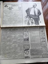 Cumhuriyet Gazetesi - 5 Ocak 1951 - Bütçe Tartışmaları Cumhuriyet Başmakale - Celal Bayar Ve Başbakan Adnan Menderes Dün İstanbul'a Geldi Fotoğraf - Milletlerarası Mülteci Teşkilatı Heyeti Geldi Fotoğraf - Devlet Bakanı Fevzi Lütfi Karaosmanoğlu Bugün Almanya'ya Gidiyor - Çinliler İle Anlaşmak İçin Yeni Teşebbüsler - Başkan Truman İyimser - Seul Şehri Alevler İçinde - Korgeneral Şahap Gürler Tokyo Hastaneleri Ziyareti Esnasında Yaralı Bir Erimizle Görüşürken Fotoğrafı - Tarsus Gemisi İle Getirilen Kürkler - Pazartesi Kore'den İki Yaralımız Geliyor - Bahar Yazdan Sonra Geldi Nakleden Vahdet Gültekin Yazı Dizisi - Boksör Joe Louis Rakibini Perişan Etti - Kore'den Resimler - Şahap Gürler Tokyo Hastahanesinde Bir Kahramanın Elini Sıkıyor - İstanbul Ankara Radyosu Programı - Kore'den Türkiye'dekilere Mektup - Türkiye'den Koredekilere Mektup - Asya'nın Perde Arkası Renkli Karikatür Çizen Ali Ulvi - Anker Kasa - Gripin - Puro Tuvalet Sabunu