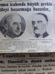 Cumhuriyet Gazetesi - 1 Eylül 1943 - Mükemmel Bir Avrupalı Arıyorum Yazan Nadir Nadi Başmakale - Milli Şef Orduya Güvenini Bildirdi - Mareşal Fevzi Çakmak'ın Verdiği Cevap - Cenubi İtalya'ya Bir Çıkarma Denemesi Fotoğraf - Roma Mektubu Faşizm Bir Gecede Nasıl Devrildi - Şark Cephesinden Resimler - Kızılordunun Taarruzu Umumî Bir Şekil Aldı - Galatasaray'ın 75. Yılı Bugün Büyük Törenle Kutlanıyor - Başvekil Şükrü Saracoğlu Ödemiş'te - Danimarka'da Kral Nazırlar Ve Subaylar Mevkufmuş - Mualla Gökçay Ve Müzeyyen Senar Işıl Tepebaşı Belediye Bahçesinde - Kilyos Açıklarında Bir Alman Şilebi Battı - İsmail Dümbüllü Temsilleri Beyazıt Lale Bahçesinde - Topuzun Kısmeti Yazan Mahmut Yesari Yazı Dizisi - Ramazan Yazan Burhan Felek Köşe Yazısı - Kıymetli Bir Muallimi Memduh Yazıcıyı Kaybettik - Münir Nurettin Selçuk Ve Arkadaşları Kızkulesi Salacak Plaj Gazinosunda - Müzeyyen Senar'ın Son Konseri Gedikpaşa Azak Bahçesinde