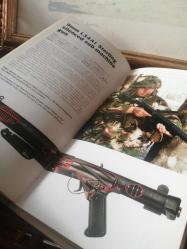 An Illustrated Guide to Weapons of the Special Forces - Max Walmer / Full-color directory of the guns and missiles used by the world s elite forces