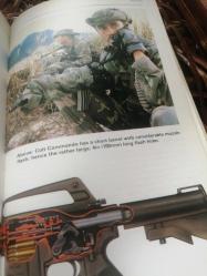 An Illustrated Guide to Weapons of the Special Forces - Max Walmer / Full-color directory of the guns and missiles used by the world s elite forces