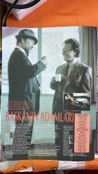 SİNEMA GAZETESİ HAFTALIK ANTRAKT DERGİSİ EKİ  - 13–19 MART 1998 BAŞKANIN ADAMLARI FİLMİ : DUSTIN HOFFMAN – ROBERT DE NIRO – ANNE HECHE – DENIS LEARY – WILLIE NELSON – ANDREA MARTIN – KIRSTEN DUNST – WILLIAM H. MACY OLAĞANÜSTÜ BİR HAYAT FİLMİ : EWAN MCGREGOR – CAMERON DIAZ – HOLLY HUNTER – DELROY LINDO – IAN HOLM – DAN HEDEYA BENDEN BU KADAR FİLMİ : JACK NICHOLSON – HELEN HUNT – GREG KINNEAR BOUND FİLMİ : JENNIFER TILLY – GINA GERSHON – JOE PANTOLIANO BULLETS OVER BROADWAY FİLMİ : JENNIFER TILLY – JOHN CUSACK – DIANNE WIEST LET IT RIDE FİLMİ : JENNIFER TILLY – RICHARD DREYFUSS  BAŞLIKLAR: BAŞKANIN ADAMLARI VİZYONDA — DUSTIN HOFFMAN VE ROBERT DE NIRO’DAN MEDYA MANİPÜLASYONU ÜZERİNE SİYASİ KOMEDİ — OLAĞANÜSTÜ BİR HAYAT FİLMİNDE EWAN MCGREGOR VE CAMERON DIAZ’DAN ROMANTİK MACERA — BENDEN BU KADAR FİLMİ OSCAR ADAYLIĞIYLA GÜNDEMDE — JENNIFER TILLY’DEN OSCAR ADAYLIĞI SONRASI YÜKSELİŞ — YEŞİLÇAM’DA GÖSTERİM KRİZİ VE YAPIMCI PROFİLİ TARTIŞMASI — KÜLTÜR BAKANLIĞI BÜTÇE PAYI TARTIŞMASI  - 12 SAYFA