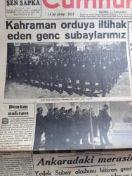 Cumhuriyet Gazetesi - 26 Nisan 1942 - Dönüm Noktası Cumhuriyet Başmakale - Kahraman Orduya İltihak Eden Genç Subaylarımız Fotoğrafı - Ankara'daki Yedek Subay Okulunu Bitiren Gençlerin Merasimi - Örfi İdare Kanununda Yapılacak Yeni Tadilat - Rus Japon Münasebatı Bozuluyor Mu - Milli Şef İsmet İnönü Ve Eşi Çocukları İzlerken Fotoğraf - General Giraud Almanya'dan Kaçtı - Şark Cephesi Harekatı Her Kesimde Hava Faaliyetleri Çok Arttı - Japonlar Yeni Takviye Kıtaları Aldılar - Halk Oyunları Gecesi Fotoğraf - İstanbul Muhteliti İzmir Takımına 2 1 Yenildi Fotoğraf - Karne Yolsuzluğu - Haftanın Şakaları Yazan Burhan Felek - Sönen Işık Filmi Bugün Lale Sinemasında - Gönül Oyunları Filmi Başrolde Gingers Rogers Ronald Colman Sümer Sinemasında - Zeytinyağı Satışı Serbest Bırakılacak - Küçük Hikaye Çoluk Çocuk Sahibi Yazan Nuri Refik - Sızı Yazan Mükerrem Kamil Su Yazı Dizisi - Lorel Hardi Mektepte Filmi İpek Sinemasında - Türkiye Güreş Birinciliği Müsabakaları Başladı -Bomonti Bahçesi