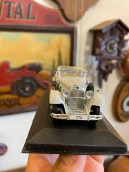 Mercedes üretimi 1:43 ölçek araba