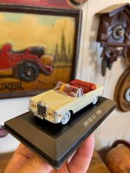 Mercedes üretimi 1:43 ölçek araba