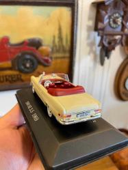Mercedes üretimi 1:43 ölçek araba