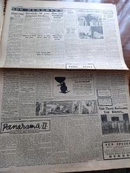 Cumhuriyet Gazetesi - 13 Mayıs 1952 - Mareşal Montgomery İle Görüşmelere Başlandı - Solda Mareşal Montgomery Başbakan Adnan Menderes Ve Genelkurmay Başkanı Fotoğraf - Trakya'da Büyük Askeri Tatbikat Yapılacak - Satılığa Çıkarılan Harp Gemileri - Halk Partisinin Dış Siyasete Dair İlk Sözlü Sorusu - Tunusta Yeniden Sıkı Yönetim İlan Edildi - Yüce Divan Truman'ı Tenkid Etti - Bir Beyaz Gömleklinin Dramı Yazan Doktor Burhan Öncel Yazı Dizisi - Şişli Kasımpaşa Arasında Troleybüs İşletilecek - Panaroma Yazan Yakup Kadri Karaosmanoğlu Yazı Dizisi - Araba Vapurlarını Nasıl Kullanmalı Yazan Burhan Felek - Avrupa Ordusuna İngiliz Askerî İştirak Edecek - Yunan Milli Takımıyla Yapacağımız Maç - Selimiye Kışlasında Dün Yapılan Tören - Trıumph Dünyanın En İyi Motosikleti - Sahibinin Sesi Buzdolabı - Vaporeks Tazyikli Otomatik Tencere - Victoria Bisiklet - Gaziantep Gül Palas Oteli