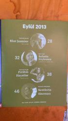 ALTYAZI AYLIK SİNEMA DERGİSİ - EYLÜL 2013 -  JIA ZHANGKE – ROBERT GUÉDIGUIAN – PEDRO COSTA – JOSÉ LUIS GUERÍN – JEM COHEN – MICHAEL GLAWOGGER – HOU HSIAO-HSIEN – GABRIEL MASCARO – EGE EDENER – BELMIN SÖYLEMEZ – SENEM AYTAC – BERKE GÖL – MERVE KAYAN – EREN ODABAŞI – ASLI ÖZGEN TUNCER – ALİ DENİZ ŞENSOZ – NECATİ SÖNMEZ – ÖZLEM ÜNSAL – ABBAS BOZKURT – ÖVGÜ GÖKÇE – FIRAT YÜCEL – ÖZGÜR YAREN – GÖZDE ONARAN – KEMAL D. YILMAZ – ÇAĞDAŞ GÜNERBUYUK – ÇETİN BASKIN – AYÇA ÇİFTÇİ  KENTLERİN SİNEMASI – SOKAKLAR İNSANLAR MAKİNELER – TOKYO'NUN İKİ HİKÂYESİ – KARŞILAŞMALAR ŞEHRİ – İNSAN YUTAN CANAVARLAR – AÇIK ŞANTİYE – YÜKSEK YÜKSEK GÖKDELENLERDEN – BİR ŞEHRİ ÇOĞALTMA DENEMELERİ – AMERİKAN RÜYASI NEREDESİN – ÜÇ KURUŞLUK BUKETLER – LAURA PALMER'I KİM ÖLDÜRDÜ – BİR HAYALİMİZ VARDI – ELYSIUM YENİ CENNET – DİRENİŞ GÜNLERİNDE AŞK – GEÇMİŞİN SIRLARI – SİİRT'İN SIRRI – ASKER – ÇIPLAK – ÇOK AFEDERSİNİZ İSRAİL – GEZİ DİRENİŞİ – EMEK SİNEMASI MÜCADELESİ  BLUE JASMINE – PIRILTILI HAYATLAR – ŞİMDİKİ ZA - 96 SAYFA