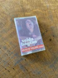 SELDA BAĞCAN - BEN GELDİM / SİVAS'IN YOLLARI YENİDEN - KASET (JELATİNİNDE)
