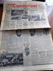 Cumhuriyet Gazetesi - 21  Nisan 1941 - Yeni Yunan Hükümeti Yazan Yunus Nadi Başmakale - İstanbul'da Pasif Müdafaa Tecrübeleri Fotoğraf - Bombardıman Edilme Tehlikesi Yaşayan Romada Tibr Nehri Ve Sent Anj Kalesi Fotoğraf - Cem Sultan Anj Kalesinde Hapsedilmişti - Roma Meydan Okuyor - Makedonya Cephesi Mahirane Bir Manevra İle Geri Alındı - Demirspor Ve Beşiktaş Takımı Fotoğraf - Japonya Almanya'ya Küçük Bir Filo Devredecekmiş - Hitler'in 52. Yıldönümü - Yugoslavyanın Son Taksimi - Tobruk Sollum Mukavemete Devam Ediyor - Vakai Hayriye Yazan Salahaddin Güngör Yazı Dizisi - Küçük Hikaye Hususi Polis Hafiyesi Yazan Peride Celal - Gemlik Zeytin İhracına Başlıyor - Bir Aşk Uçurumu Yazan Mahmut Yesari Yazı - Bileti Kadınlar Kesince Yazan Burhan Felek Köşe Yazısı - Altınordu 2 Fenerbahçe 1 - Galatasaray 3 Altay 1 - Batmayan Güneş Sümer Sinemasında - Milli Küme Maçlarında Puan Cetveli - Kızıl Rakkase Filmi Bugün Beşiktaş Gürel Sinemasında - Poker Traş Bıçağı - Türkiye Cumhuriyeti Ziraat Bankası - İdil Koleksiyon