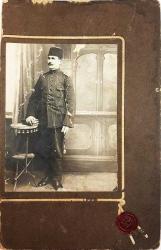 OSMANLI DÖNEMİ YÜZYILBAŞI ORJİNAL KABİN FOTO KİTAP VE SUBAY ASKER GÖRSELLİ  SİYAH BEYAZ  FOTOĞRAF - Resna Fotoğrafhanesi - Bahaaddin Rahmizade
