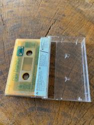 SEV DÜNYAYI 92 - SİBEL EGEMEN / CEM KARACA / İBRAHİM TATLISES / ZEKİ MÜREN / SEZEN AKSU / AJDA PEKKAN / NECO ... KASET