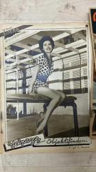 YELPAZE  DERGİSİ   -   NİSAN 1954     -   CLARK GABLE – BARBARA STANWYCK – FIKRET – JALE – UMAY – HASAN KEMAL ATALAY – FR. AKBAL – JORDA – AMIRAL RIBEYIRA – BENAN ZET – FİGEN M. – EMMA SCHMITZBERGER – FERİDUN ÇÖLGEÇEN – TURSEN TAŞER – AKAN KINAY – S. G. – NURAN – MUKADDER KIRAL – ALAEDDİN KIRAL  - KANLI YARIŞ – İKİSİ – BALAYI – İNTİKAM YOLU – KONTES CAGLIOSTRO İNTİKAMI – RUHLARINIZ NE DİYOR – GÜZEL SÖZLER – OKLAHOMA – PEKOS BILL – TAMAMEN RESİMLİ MECMUA – KAHRAMAN ÇAVUŞ -ALAEDDİN KIRAL – MUKADDER KIRAL – L. ÇELEBIOĞLU – G. ATALAY – A. Ö. – GÜNSEL MİHCİOĞLU – TURAN AKDURAL – ERDEM ŞANLIER – NILGÜN TEZCAN – SANTINA – ROLAND – KONTES – JEROM – FELİSYEN – RAUL DAVERNI – ELİZABET – M.L. – BÜLENT – CEFF CHANDLER -KANLI YARIŞ – KONTES CAGLIOSTRO İNTİKAMI – İNTİKAM YOLU – KÖROĞLU – PEKOS BILL – OKLAHOMA – KAHRAMAN ÇAVUŞ – TAMAMEN RESİMLİ MECMUA – GÖZEN KREM – POSTACI SÜTUNU – DERTLEŞELİM – BİLİYOR MUSUNUZ – GÜZEL SÖZLER – RUHLARINIZ NE DİYOR  -  48   SAYFA