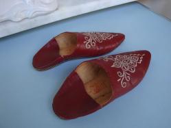 EL YAPIMI KALİTELİ İŞLEMELİ FAS TERLİĞİ - DERİ BORDO BABUŞ ( 38 ) - DERİ TERLİK