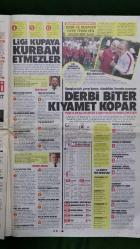 Hürriyet Gazetesi 17 Nisan 2018 Zafer Kılıç, Emmanuel Macron, Rahip Brunson, Jens Stoltenberg, Binali Yıldırım, Yasmine Hamdan, Yavuz Bingöl, Gülben Ergen, Nicaolas Cage, Kalben, Recep Tayyip Erdoğan, Berat Albayrak, Naci Ağbal, Kemal Kılıçdaroğlu, Salma Hayek, Fatih Terim, Hasan Şaş, Arda Turan, Aykut Kocaman, Temel Karamollaoğlu, Hakkı Yeten, Uğur Meleke, Fernando Muslera