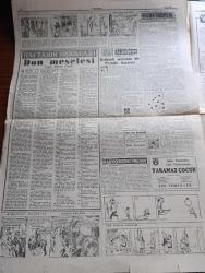 Cumhuriyet Gazetesi - 7 Şubat 1960 - Nerede Bulacağız Acaba Yazan Nadir Nadi Başmakale - Basın Kanununda Yapılacak Yeni İlavelere Doğru - Yalan Haber Konulu Eski Teklif Meclise Getiriliyor - İsmet İnönü Konya'da Konuşacak - Gönüllü Hemşireler Cemiyeti Eminönü Şubesi Yıllık Kongresi Fotoğraf - Devlet Borçları 8 Milyar 17 Milyon 636 Bin Lira - Sanatkar Salahaddin Pınar Dün Vefat Etti - Son 3 Ay İçinde 26 Gemi Sipariş Edildi - Nuh'un Gemisini Satın Almak İsteyen Üç Amerikalı - Evlerden Biri Yazan Orhan Kemal Yazı Dizisi - Küçük Peyk'in Büyük Gazası Yazan A. Cemalettin Saraçoğlu Yazı Dizisi - İran'da UNESCO Yazan Hasan Ali Yücel - Ratip Tahir Burak'ın Tahliyesine Ait Soruyu Adalet Bakanı Esat Budakoğlu Cevaplandırdı - Sanatçının Değeri Yazan Yaşar Kemal - Haftanın Şakaları Yazan Burhan Felek - Bir Çiçekle Yaz Olmaz Yazan Ve Çizen Salih Erimez - Kaligrafi Sanatında Bir Türk'ün Selahattin Kanıdinç'in Başarısı -  Şehir Tiyatrosu Dram Hamlet - Kızılyıldız Beşiktaş'ı 3 1 Yendi