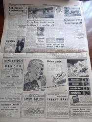 Cumhuriyet Gazetesi - 7 Şubat 1960 - Nerede Bulacağız Acaba Yazan Nadir Nadi Başmakale - Basın Kanununda Yapılacak Yeni İlavelere Doğru - Yalan Haber Konulu Eski Teklif Meclise Getiriliyor - İsmet İnönü Konya'da Konuşacak - Gönüllü Hemşireler Cemiyeti Eminönü Şubesi Yıllık Kongresi Fotoğraf - Devlet Borçları 8 Milyar 17 Milyon 636 Bin Lira - Sanatkar Salahaddin Pınar Dün Vefat Etti - Son 3 Ay İçinde 26 Gemi Sipariş Edildi - Nuh'un Gemisini Satın Almak İsteyen Üç Amerikalı - Evlerden Biri Yazan Orhan Kemal Yazı Dizisi - Küçük Peyk'in Büyük Gazası Yazan A. Cemalettin Saraçoğlu Yazı Dizisi - İran'da UNESCO Yazan Hasan Ali Yücel - Ratip Tahir Burak'ın Tahliyesine Ait Soruyu Adalet Bakanı Esat Budakoğlu Cevaplandırdı - Sanatçının Değeri Yazan Yaşar Kemal - Haftanın Şakaları Yazan Burhan Felek - Bir Çiçekle Yaz Olmaz Yazan Ve Çizen Salih Erimez - Kaligrafi Sanatında Bir Türk'ün Selahattin Kanıdinç'in Başarısı -  Şehir Tiyatrosu Dram Hamlet - Kızılyıldız Beşiktaş'ı 3 1 Yendi