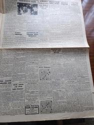 Cumhuriyet Gazetesi - 19 Birincikanun (Aralık) 1940 - Fransız Muamması Yazan Yunus Nadi Başmakale - Örfi İdare 3 Ay Daha Yemdir Edilmesi Muhtemeldir - Örfi İdare Komutanı Korgeneral Ali Rıza Artunkal - Almanya İtalya'ya Yardım Yerine İngiltere'ye Taarruzu Tercih Ediyormuş - Almanya Lavali Tahliye Ettirdi - İngiliz Motorlu Fırkalarına Mensup Bir Zırhlı Otomobil Taburu Fotoğraf - İtalyan Havacılığı İflas Etmiş Bir Vaziyete Düşürüldü - Bardia Etrafında Çok Şiddetli Muharebeler Olmaktadır - Arnavutluk Harekât Sahasından Gelen Yeni Resimler - Namık Kemal'in 100. Doğum Yılı - Lord Dunfsany'nin Beyoğlu Halkevinde Verdiği Konferans - Küçük Hikaye Bir Dilenciye Borçluyum Yazan Ahmet Hidayet - Kızıl Vazo Yazan Peride Celal Yazı Dizisi - Mahatma Gandi Yazan Hamdi Varoğlu - Ahali Mübadelesi 110 Bin Rumen  Ve 60 Bin Bulgar Memleketlerine Gönderildi - Bektaşinin Hesabı Yazan Burhan Felek - Rochell Hudson Ve Mister Moto Mahkumlar Adasında Fotoğraf - Hollywood'da 20 Milyon Dolara Yapılan Film