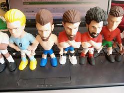 9 adet futbolcu figürü