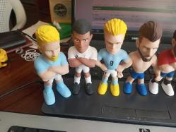 9 adet futbolcu figürü