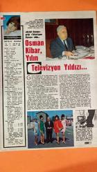 HAYAT DERGİSİ - 24 OCAK 1973 KAPAK: GINA LOLLOBRIGIDA İLAVE: BAŞTAN BAŞA RENKLİ “SARAYLAR” İKİNCİ FASİKÜLÜ DOSYA: “SÖHRETLERİN KEPÇESİNDEN TÜRK YEMEKLERİ” PORTRE: GINA LOLLOBRIGIDA’NIN FOTOĞRAFLARI HAYAT SAYFALARINDA RÖPORTAJ: OSMAN KIBAR’IN TELEVİZYONDAKİ İLK GÖRÜNÜMÜ VE “YILIN TELEVİZYON YILDIZI” SEÇİLİŞİ YAZI: BELKIS VE SALİH ACAR’DAN TÜRKİYE’DEKİ KUŞ TÜRLERİ VE KELAYNAK KORUMA ÇAĞRISI MAKALE: AHMET EMİN’DEN “CASTINE DEHŞETİ” VE KAPTAN BROWN’LA ANILAR KİŞİLER: GINA LOLLOBRIGIDA - OSMAN KIBAR - DOĞAN KASAROĞLU - ORHAN TOKATLI - HÜSAMETTİN ÇELEBİ - ZEİD SOZEN - BELKIS ACAR - SALİH ACAR - AHMET EMİN - AHMET ŞÜKRÜ ESMER - KAPTAN BROWN TEMALAR: ULUSLARARASI SANATÇI TEMSİLİ - TÜRK MUTFAĞI VE ÜNLÜLERİN TARİFLERİ - TELEVİZYONDA YEREL YILDIZLAR - KUŞ GÖZLEMİ VE DOĞA KORUMA - AMERİKAN KÜLTÜRÜ VE YASAKLAR - YAZAR ANILARI VE GEZİ NOTLARI - YAYIN POLİTİKASI VE ABONE BİLGİLERİ - 1973 OCAK SAYILARI - HAYAT MECMUASI YAYIN KADROSU - TİFDRUK BASKI TEKNİĞİ - ULUSLARARASI SATIŞ FİYATLARI - 40 SAYFA