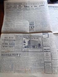 Cumhuriyet Gazetesi - 25 Aralık 1954 - Almanlarla İktisadi Anlaşma Cumhuriyet Başmakale - Fransız Meclisi Alman Silahlanmasını Reddetti - Celal Bayar Üçüncü Ordu Birlikleri Teftiş Etti Fotoğraf - Paris Antlaşmalarının İmzalandığı Gün Fransız Ve Alman Başbakanları Elele Fotoğraf - Atatürk'ün Kızkardeşi Makbule Atadan Hazine Aleyhine Dava Açtı - Bugün Noel- Zeki Müren Cahide Sonkudan 32.000 Lira Tazminat İstiyor - Başvekil Adnan Menderes Bugün İstanbul'da - Kiralar Hakkındaki Yeni Kanun Dün Çıktı - Türk İsrail Ticaret Münasebeti Gelişiyor - Yakacık Sanatoryumu Kapanıyor - Suriye'de Müslüman Kardeşlerin Faaliyeti - Haydarpaşa Limanının İnşaatı İlerliyor - Bizde Zamanın Kıymeti Yazan Burhan Felek - Fenerbahçe Bugün Beykozla Karşılaşıyor - Şeref Stadında Adalet Kasımpaşa Maçı - Demir Maske Filmi Çemberlitaş Sinemasında - Zoraki Diplomat Yazan Yakup Kadri Karaosmanoğlu Yazı Dizisi - Sahte Kahraman Lawrence Derleyen Samih Sami Yazı Dizisi - Tarihe Geçmiş Büyük Aşklar Tristan Ve İzolda