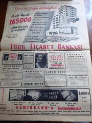 Cumhuriyet Gazetesi - 25 Aralık 1954 - Almanlarla İktisadi Anlaşma Cumhuriyet Başmakale - Fransız Meclisi Alman Silahlanmasını Reddetti - Celal Bayar Üçüncü Ordu Birlikleri Teftiş Etti Fotoğraf - Paris Antlaşmalarının İmzalandığı Gün Fransız Ve Alman Başbakanları Elele Fotoğraf - Atatürk'ün Kızkardeşi Makbule Atadan Hazine Aleyhine Dava Açtı - Bugün Noel- Zeki Müren Cahide Sonkudan 32.000 Lira Tazminat İstiyor - Başvekil Adnan Menderes Bugün İstanbul'da - Kiralar Hakkındaki Yeni Kanun Dün Çıktı - Türk İsrail Ticaret Münasebeti Gelişiyor - Yakacık Sanatoryumu Kapanıyor - Suriye'de Müslüman Kardeşlerin Faaliyeti - Haydarpaşa Limanının İnşaatı İlerliyor - Bizde Zamanın Kıymeti Yazan Burhan Felek - Fenerbahçe Bugün Beykozla Karşılaşıyor - Şeref Stadında Adalet Kasımpaşa Maçı - Demir Maske Filmi Çemberlitaş Sinemasında - Zoraki Diplomat Yazan Yakup Kadri Karaosmanoğlu Yazı Dizisi - Sahte Kahraman Lawrence Derleyen Samih Sami Yazı Dizisi - Tarihe Geçmiş Büyük Aşklar Tristan Ve İzolda