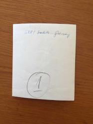 BEYAZ PERDENİN PRENSİ, YEŞİLÇAM'IN YILDIZ OYUNCUSU SALİH GÜNEY'İN ORİJİNAL MİNİ BOY FOTOĞRAFI - 8 x 6 cm EBADINDA - SALİH GÜNEY BİR FİLMDE TABANCA TUTARKEN