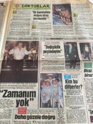HÜRRİYET KELEBEK GAZETESİ KELEBEK EV GAZETESİ DOĞUM GÜNÜ GAZETESİ - 8 ARALIK 1988 -Memo-Mesut Çakarlı-Didem Bülbül-Üç Yabancı-Azize Bergin-Alpago-Metin Soysal-Fikret Kol-Bizimkiler-Fatoş-Güngörmüşler-Dedektif Nik-Ben hiç yaşamadım ki filmi-Gülşen Bubikoğlu-Cüneyt Arkın-Yılmaz Zafer-Nilüfer Öz-Kerem yılmazer-burçlar-doktorlar-Erich Segal-azize bergin-Cemal Dündar-Mokok-günün adamı-Ali Poyrazoğlu-yazlık Bodrum’un kışlıkçıları-Aydın Boysan-engin Cezzar-cevat bilgiç-Mina urgan-Bülent kayabaş-çiçekleri süsleyin-Kadir Demirel-tu hai king-Leyla ismier-Bay spock kamera arkasında-silvester Stallone-Leonard Nimoy-Barbara bach-Metin Akpınar-Zeki Alasya-Ayşe kudret-Necati gökdeniz-Nilgün Abuşka-aydan Şener-filiz ozankaya