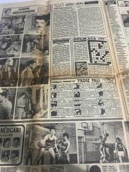 SAKLAMBAÇ TV GAZETESİ DOĞUM GÜNÜ GAZETESİ  - 7 NİSAN 1982 - İstanbul bölgesi yüz güzeli finalistlerini açıklıyoruz-Dilek Özkut-Müge akbulut-nurgün Erol-Şenay Yavuz-tülay erçetin-pervito Şenol-deniz yılmazer-keriman Ünal-Nilgün can Sakarya-Meral Aral-nesrin Senol-Selva Shakira-Hülya gümüşay-yeşim Özer-Semra Özal-Ankara’nın Sarıyer köyü kadınları-Aybüke Sarp-Orhan Adil Sarp-İhsan Toçoğlu-ölüm melekleri foto romanı-Şakir Öner günhan- bahar Öztan-Şehnaz vıreskala-rober-günahımdır foto-Catherine Spaak-gençlik rüzgârı-Serdar tüfekçi-gülgün-Çetin Cengiz-Nuveyre Gültekin-dünden bugüne Türk mutfağı-çocukların dünyası-Seçme sinemalar ve filmler sayfası-