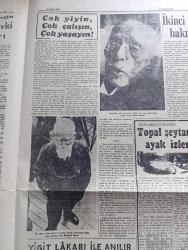 Cumhuriyet Pazar Gazetesi - 17 Şubat 1952 - Dünya Olayları - İsrail'in 33 Yaşındaki Alaydan Yetişme Genelkurmay Başkanı Yigael Yadin - Renkli Karikatür - Haftanın Şakaları Yazan Burhan Felek - Rusya'nın Gizli Cebeluttarık Boğazı - Yarenlik Yazan Elif Naci - Hikaye Üç Portakal Yazan Ve Resimleyen Zahir Güvemli - Boş Vaktinizi Hoş Geçirmek İçin Eğlence Köşesi - Memleketten Selam Yazan Yaşar Kemal - Kendi Boyundan Eser Yazmış Olan Bernard Shaw Fotoğrafı - Hayatının Son Günlerine Kadar Genç Gibi Spor Yapan İsveç Kralı Güstaf Fotoğraf - İkinci Dünya Harbi Can Ve Para Bakımından Neye Maloldu - Cumhuriyet Hollywood'da Yazan Haluk Durukal - Esther Williams Ve Alan Ladd Birinci Fotoğrafı - Greta Garbo İlahi Kadın Filminde Fotoğraf - Çakırcalı'nın Definesi Filminde Belgin Doruk Ve Mahir Özerden Fotoğraf - İster İnan İster İnanma Çizen Ripley