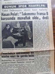 Hürriyet Gazetesi - 6  Nisan 1955 - Güreş Milli Takımının Seçmeleri - Filipin Zelzelesinin Korkunç Tahribatı Fotoğraf - Sarışın Bomba Marilyn Monroe Fil Üstünde Fotoğraf - Yemen İşi Arap Saçına Döndü - Habere Göre İmam Ahmed Asileri Mağlup Ederek Tekrar Tahta Döndü - Futbol Federasyonu Reisi Hasan Polat Takımımız Fransa B Takımı Karşısında Muvaffak Oldu Dedi - Beşiktaş Takımında Uzun Süredir Oynayan Şevket Ve Dr. Hikmet Antrenmanda Fotoğraf - Fenerbahçeliler Toplu Halde İdman Bırakıyor - Merkez Bankası Kanunu Tadilatı - Avusturya Milli Maç Yapacak Teklife Etti - Asrın En Büyük Aşkı Prenses Margaret İle Towsend'in Gönül Macerası Fotoğrafı - Seri İlanlar - Suriye'de Kızıl Teşkilatın İçyüzü - Suriye meclisinin Komünist Mebusu Halit Bektaş ve Avaneleri - Suriye'de Müslüman Kardeşlerin Lideri Mustafa Elsibai Fotoğrafı