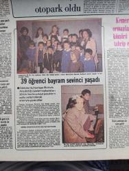 Hürriyet İstanbul Gazetesi - 3 Kasım 1978 - Bizim İstanbul - Kamil Tekbaş Sokakta Karikatür Çiziyor - İşportacı Sosyete Recep - İstanbul'da Sinema Tiyatro Programı - Şoförlerin Çoğu Korkudan Gece İşe Çıkmıyor - Taksim Harbiye Arasında Çalışmalar Durdu Tercihli Yol Otopark Oldu - Kemerburgaz Ormanları Linyit Kömürü Uğruna Tahrip Ediliyor - Seri İlanlar - Televizyon Sineması Albay Ve Ben - Eurovision Takvimi Belli Oldu Eser Teslimi İçin Sadece 1 Ay Var - Yabancı Dizilerde Olmasa - Televizyonun Yeni Yayın Planı Saptandı Pazartesi Ve Perşembeler Renkleniyor - Dön Bana İsimli Oyun Fotoğraf - TRT'de Her Ay Dış Kaynaklı Bir Oyun - Aberfan Köyü Çocukları - Saat 20.00 de Harf Devrimi - Tv'de Bugün