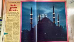 HAYAT DERGİSİ - 16 EYLÜL 1976 KAPAK : HALE SOYGAZİ İSTANBUL’UN 4500 OTOBÜS İHTİYACI - KURU TAHTAYA CAN VEREN İKİ SANATÇI - POSTER : KADİR GECESİ - HÂLE SOYGAZİ İMZA GÜNÜ MAO’NUN ÖLÜMÜ - FLAMİNGOLAR ARABULUCU - HER TABLODA BİR FARE DÖRT HALİFE - SAHNE MİRASÇILARI - KADIN MUHTARLAR - HAYALİMDEKİ ERKEK - GÜNAH EVİNİZ VE SİZ - MODA - YEMEK - YAŞLILARDA SPOR RAMAZAN MAHYALARI - GEVŞEME VE MEDITASYON MODASI İSTANBUL UCUZ GİYİM FUARI: ZEKİ MÜREN - HÂLE SOYGAZİ - HÜLYA KOÇYİĞİT - MUAZZEZ ABACI - CÜNEYT ARKIN - AHMET ÖZHAN - EMEL SAYIN ROMAN VE DİZİLERDE YENİLİK STRATEJİLERİ - CUMHURİYETİN BÜYÜKLEŞEN ELEŞTİRİ KÜLTÜRÜ - NEW YORK, LONDRA, PARİS’TE SUÇ VE GAZETECİLİK TİRYAKİ OKURLARLA BÜTÜNLEŞME İLKESİ - HAYAT DERGİSİNDEN SAĞLIK, AİLE, TV VE KÜLTÜREL KONULARDA YAYIN ATAĞI HAYAT YAYINLARI FUA -  -  36 SAYFA