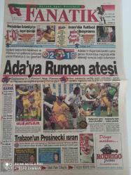 FANATİK SPOR GAZETESİ FANATİK SPOR DOĞUM GÜNÜ GAZETESİ -23 Haziran 1998-iran'da futbol bayramı-adaya Rumen ateşi-İngiltere karşısında moldovan-romanya 2 turu garantiledi-kolombiya-trt 1-galatasaray-popesko-hacı-bükreşte halk adeta çıldırdı-eksen optik grup-rekabet başladı bile-baliçin melekleri-Özay oral-mehmet Ali canbek-necati bilgiç-sarı kanaryalar-fenerbahçe-fener'de transfer bitmez-altyapı cıvıl cıvıl-refioğlu-şan-aziz yıldırım-kayserispor-golcü haluk-şanlıurfa-trabzonspor file bekçisi nihat-trabzonspor -Altay'ın özlemi bitti-kocaeli spor uludağ'da-irfan aykurt-türkcell-Gökhan germen-tv programı-spor ekranı-atv-show tv-kanal 6-kara kartallar-temel özalak-bülent-necmettin tok-tadelle-Efes pilsen-iran'da futbol bayramı-allah yardım etti-abd- FIFA taviz vermiyor-