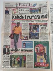 FANATİK SPOR GAZETESİ FANATİK SPOR DOĞUM GÜNÜ GAZETESİ -23 Haziran 1998-iran'da futbol bayramı-adaya Rumen ateşi-İngiltere karşısında moldovan-romanya 2 turu garantiledi-kolombiya-trt 1-galatasaray-popesko-hacı-bükreşte halk adeta çıldırdı-eksen optik grup-rekabet başladı bile-baliçin melekleri-Özay oral-mehmet Ali canbek-necati bilgiç-sarı kanaryalar-fenerbahçe-fener'de transfer bitmez-altyapı cıvıl cıvıl-refioğlu-şan-aziz yıldırım-kayserispor-golcü haluk-şanlıurfa-trabzonspor file bekçisi nihat-trabzonspor -Altay'ın özlemi bitti-kocaeli spor uludağ'da-irfan aykurt-türkcell-Gökhan germen-tv programı-spor ekranı-atv-show tv-kanal 6-kara kartallar-temel özalak-bülent-necmettin tok-tadelle-Efes pilsen-iran'da futbol bayramı-allah yardım etti-abd- FIFA taviz vermiyor-
