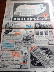 Cumhuriyet Gazetesi - 28 Ekim 1950 - siyasi hayatiyet Cumhuriyet başmakale - memleketimizin nüfusu 20,902,628 'e Yükseldi - Kore'deki birliğimiz savaşlara giriyor - birliğimiz Kore'de Pusan limanına ayak basarken fotoğraf - Kore'deki birliğimizi karşılayanlardan Kore komisyonu delegemiz Dr Kamil İdil Fotoğraf - Türk Amerikan dostluğu - Şehir Meclisi ilk çalışma devresini Dün İkmal etti - bugün karşılaşacak olan Türk Mısır milli takımları Atina'da yaptıkları maçtan evvel fotoğraf - İstanbul'da Cumhuriyet bayramı hazırlıkları fotoğraf - Muammer Karaca opereti maksim'de - tiyatromuzun ana davaları yazan Reşat Nuri Güntekin - Madde 103 yazan A. Adnan Adıvar - karanlık oda yazan Peride Celal yazı dizisi - Hindistan Tibet'in işgalini protesto etti - iki gencin ziyareti yazan Burhan Felek - hep o masal yazan Kemal Ragıp Enson yazı dizisi - polis prevantoryumu dün açıldı fotoğraf - milletlerarası basketbol karşılaşmaları - İstanbul Belediyesi Şehir Tiyatroları Dram Kısmında Don Juan