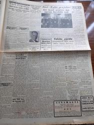 Cumhuriyet Gazetesi - 21 Mart 1942 - yarınki Avrupa'nın müşkülatı Cumhuriyet Başmakale - milli şefimiz İsmet İnönü İstanbul'u şereflendirdiler - Milli Şef İsmet İnönü'nün İstanbul'u teşriflerinden intibalar fotoğraflar - Şehzadebaşı'nda bin yataklı talebe yurdunun inşasına başlanıyor - Berlin büyükelçimiz Hüsrev Gerede Dün Almanya'dan geldi - Tas ajansının uzun bir tekstili İran Azerbaycanının ilhakı Rus kıtalarının Cenuba yürüdükleri yalan - şark cephesi harekatı leningrad müdafileri taarruza geçti - Japon harp tebliği İtalya'ya göre iki Japon filosu ve gemi kafileleri asker ihraç etmek üzereler - Japon donanmasından toplu manzaralar - Kızıl bir Alman tayyaresi karlı ovaya İniş yapmak üzere fotoğraf - İbrahim Özgür Süreyya salonlarındaki danslı çay matinelerinde - yıkılan yuva filmi Taksim sinemasında - çoban mehmet'le Mustafa profesyonel olurlarsa sıkılmamalıyız yazan Eşref Şefik - küçük hikaye hırsızların peşinde yazan Peride Celal - Türk coğrafya Kurumu tesis edildi - Anıtkabir