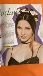 SHE DERGİSİ - MAYIS 1995 KAPAK : BRAD PITT – BESTE ACAR – İHTİRAS RÜZGARLARI – CİNSELLİK EKİ – MEZUNİYET MAKYAJI – MEZUNİYET SAÇ MODELLERİ – AYIN GENÇ KIZI YARIŞMASI – SHE DERGİSİ – SABAH DERGİ GRUBU – SHOW TV – TÜRKİYE GÜZELLİK YARIŞMASI – KAYAHAN – RICHARD TYLER – MASUM VE ROMANTİK SAÇ MODELİ – SHE BAR – AKMERKEZ – NEO DEKORASYON – PABETLAND – REEBOK – SHOE-ME – STONES – THINK PINK – TIFFANY TOMATO – TWEEN BY DAMAT – APRIDO – ARK LINE – ARTEMIS – ATELYE DERİN – AQUAVERDE – BEST HEDİYELİK – BEYMEN ACADEMIA – BIG STAR – BRAV – BÜKE – COLLEZIONE – D.P.STORE – DERİN – DERISHOW – DISCRETE – DOCKSTEPS – DÜNYA GENÇLİK MERKEZİ – ELLE – ETAP MOBİLYA – EUROMODA – FİYONK EL SANATLARI – GILDA MARX – GORBON – HOME STORE – HOTIC – İNFİNİTY – JAI COLLECTION – LA SCARPA – LOFT – MUDO CITY – VAKKORAMA – WOODS – YARGICI – CAFE COCO – CAFE DINO – CAFE MAFE – ESCOBAR – FLY INN – SUSAM – TOUCHDOWN – STATIONIST – PRINTEMPS – VİDEO KLİP KAMERA ARKASI – ZAYIFLAMA DİYETİ – MEZUNLAR BALO KIYAF - 98 SAYFA