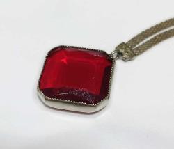 Antika Soluk Altın Ton Metal Kırmızı Taşlı Kolye